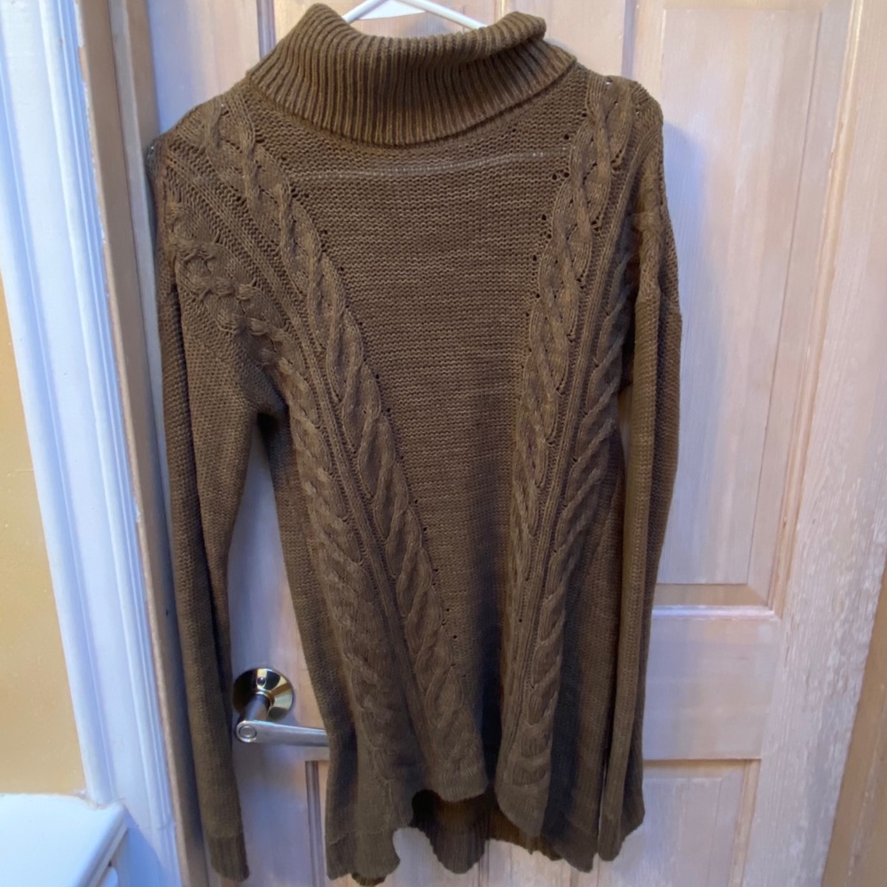 Green turtleneck